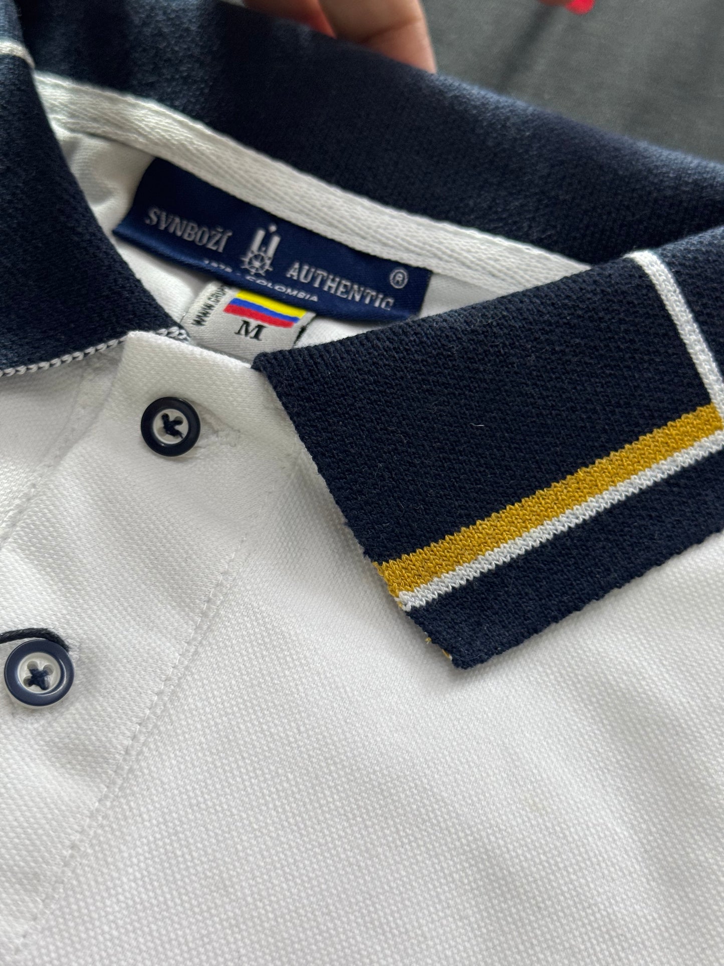 Polo pique Peruano 100% Algodón Cuello Azul con Detalle