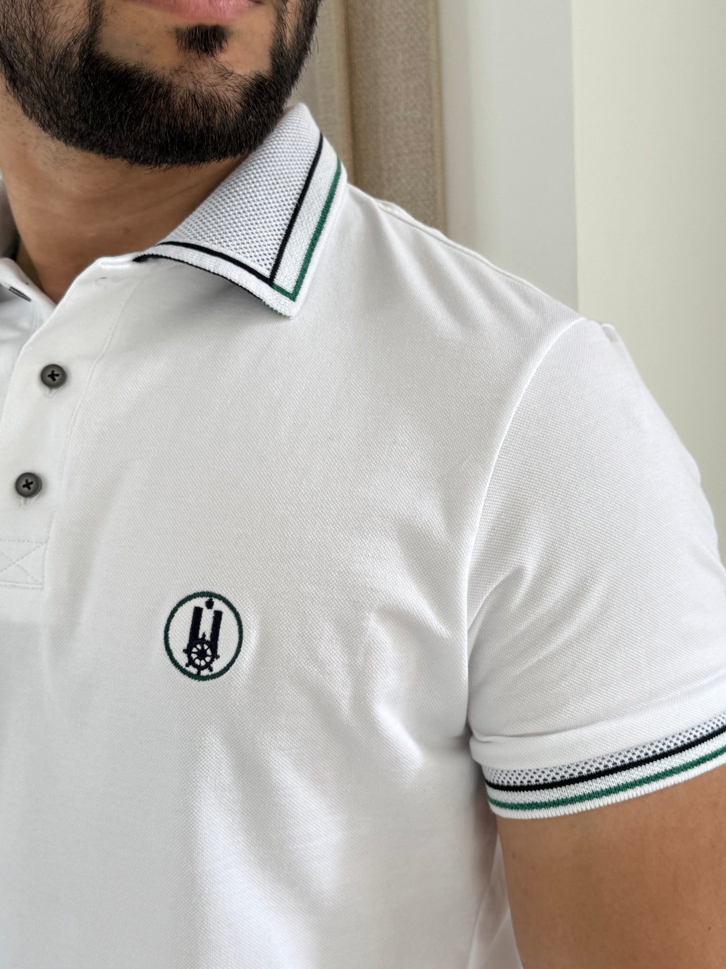 Polo Blanca Premium – Cuello Tejido con Acabado Único Ref 25103