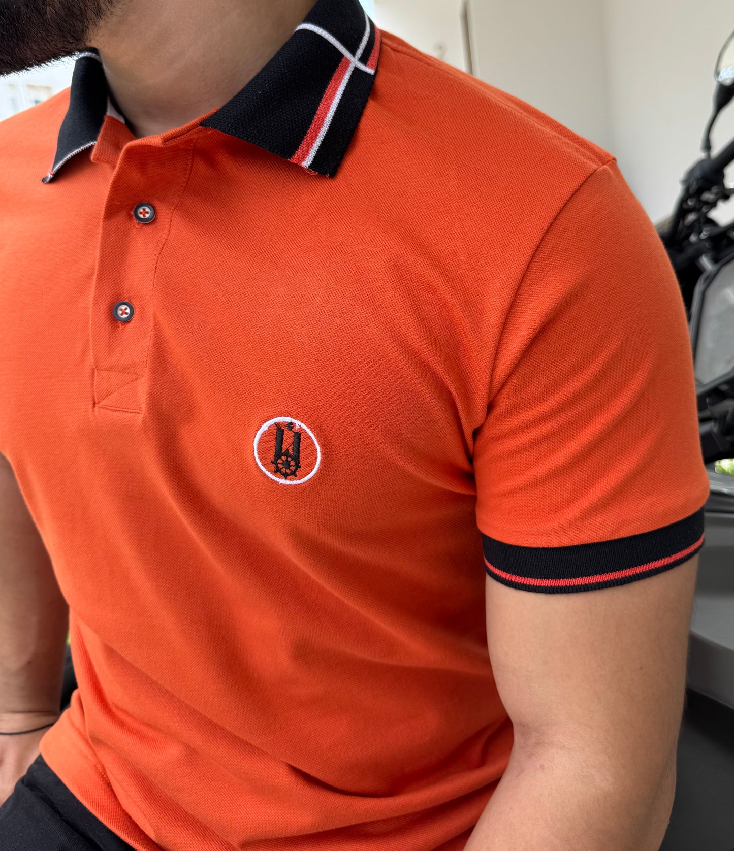 Polo pique Peruano 100% Algodón  Cuello Azul con Detalle