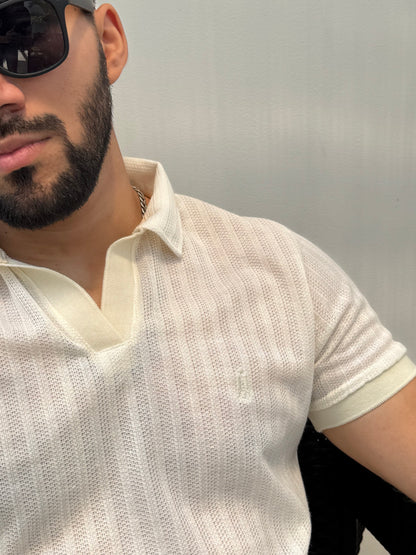 Polo de Textura Versalles – Toque Clásico con Cuello V
