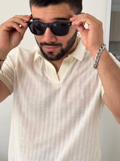 Polo de Textura Versalles – Toque Clásico con Cuello V