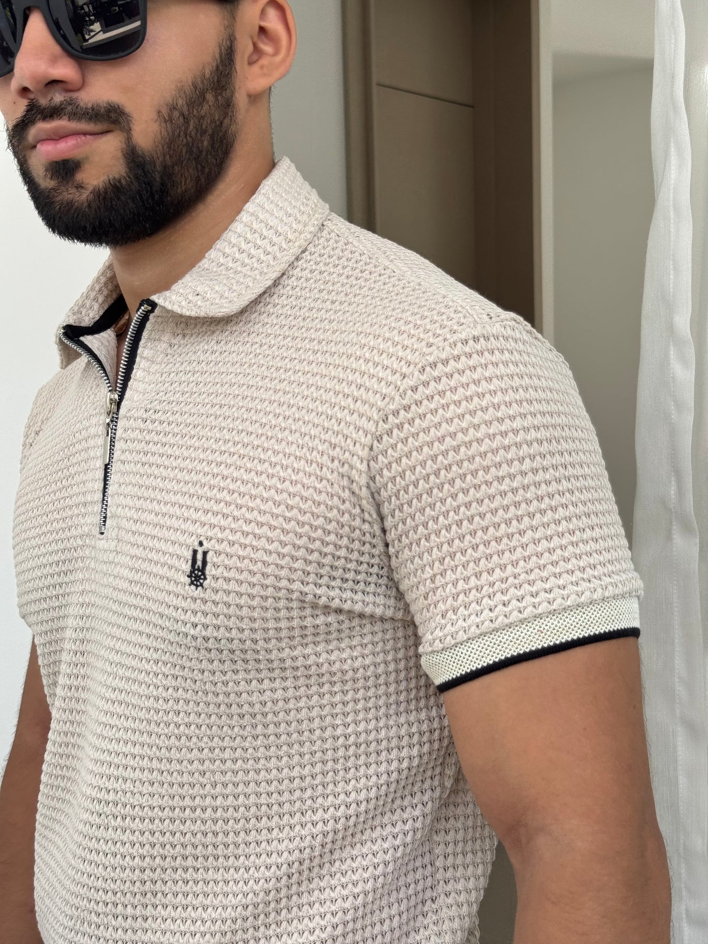 Polo con Cierre Frontal – Tejido Wafer Premium