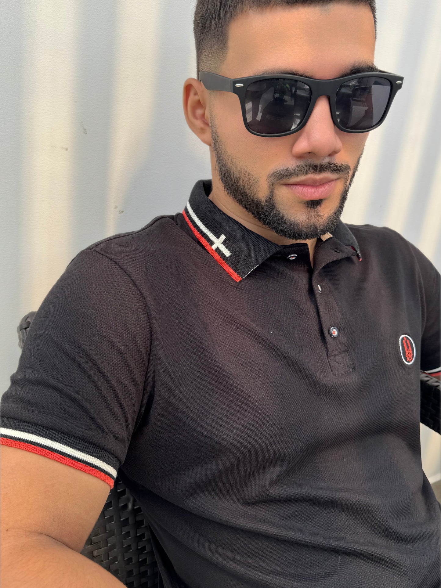 Polo Negra Cuello Cruzado – Diseño Exclusivo en Algodón Pima | Buh