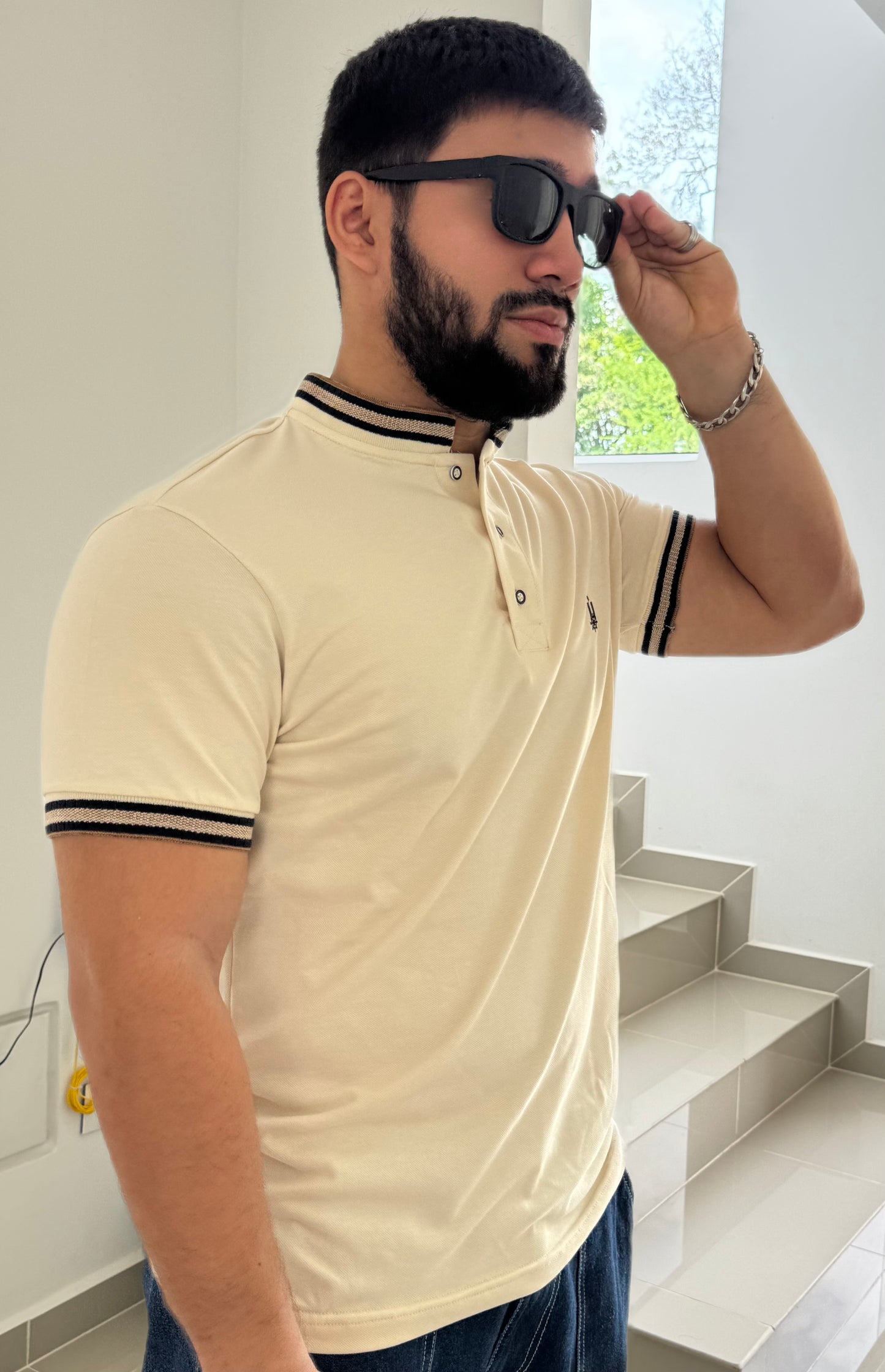 Polo Cuello Mao. Crema