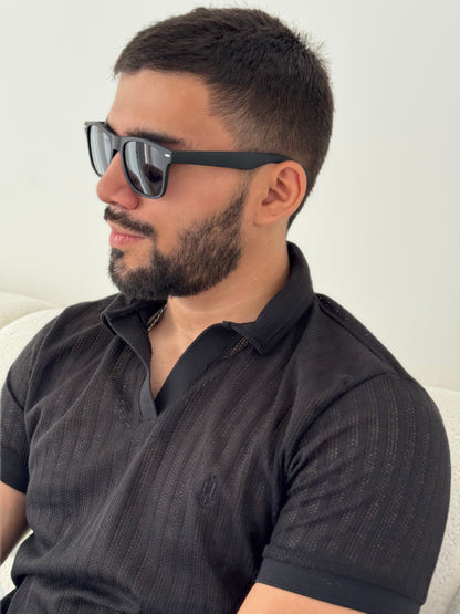 Polo de Textura Versalles – Toque Clásico con Cuello V