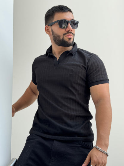Polo de Textura Versalles – Toque Clásico con Cuello V
