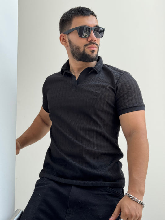 Polo de Textura Versalles – Toque Clásico con Cuello V