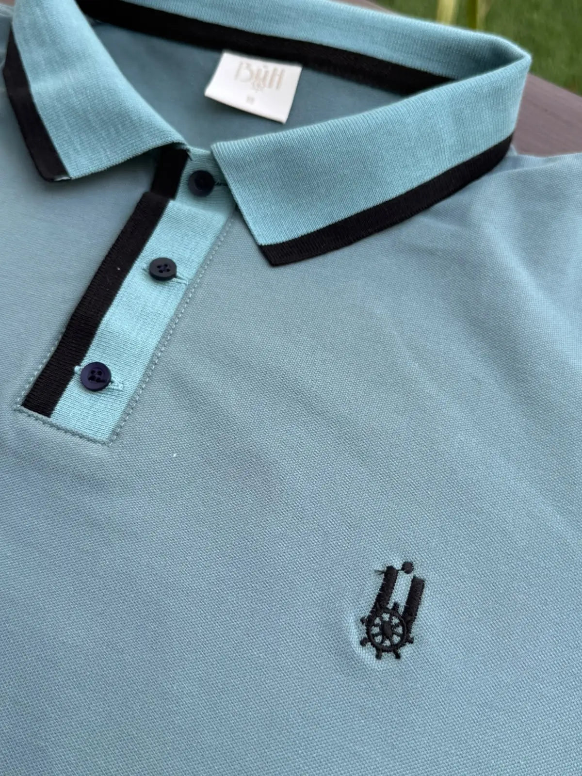 Polo Caballero Azul Zafiro Cuello y Puños Contraste